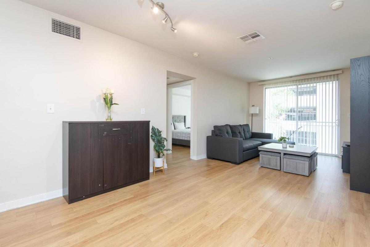 Cozy 2br In Downtown La With Pool & Hot Tub Apartment