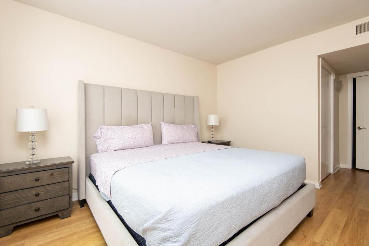 Cozy 2br In Downtown La With Pool & Hot Tub *